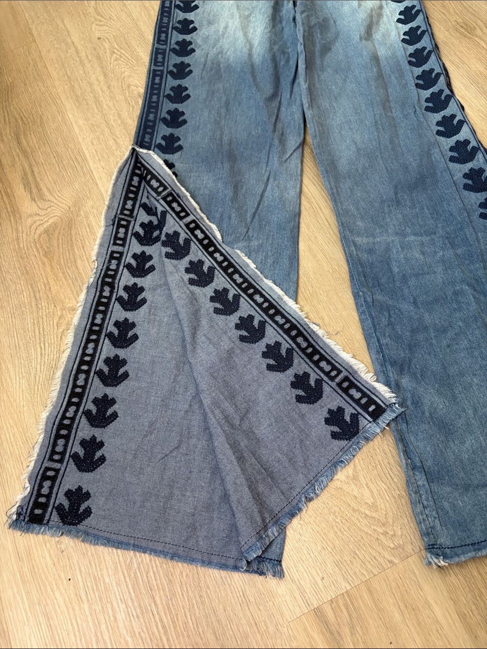 NWT Keer Qiaowa Embroidered Wide Leg Jeans Boho Light Wash Size Small festival - Picture 7 of 7